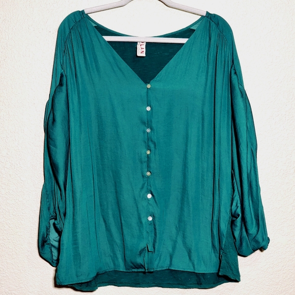 Dolan Ruched Buttondown‎ Top by Anthropologie - Picture 5 of 13